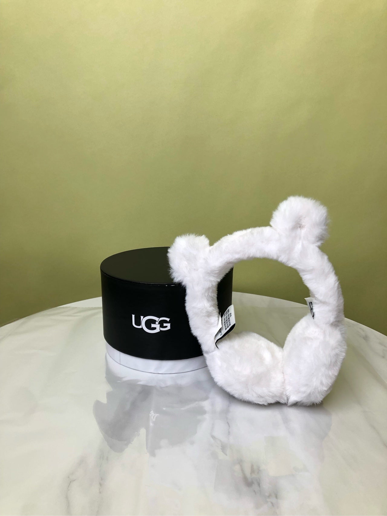 UGG White