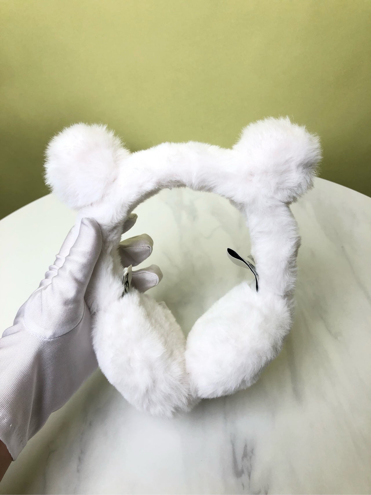 UGG White