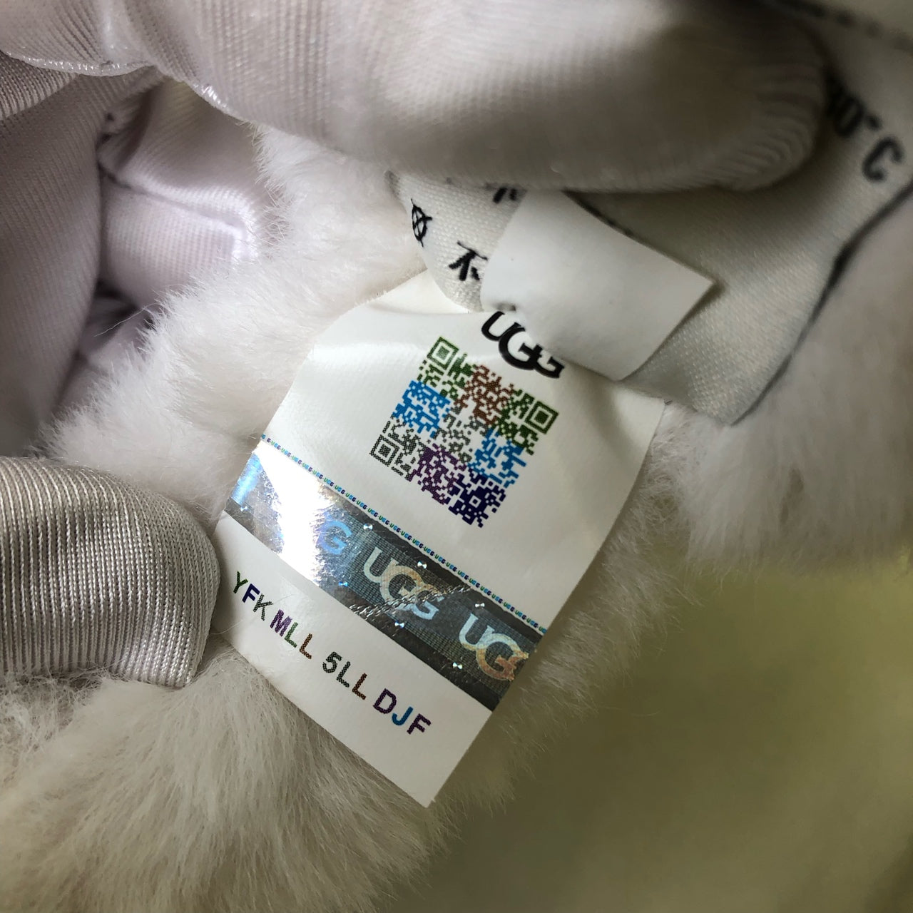 UGG White