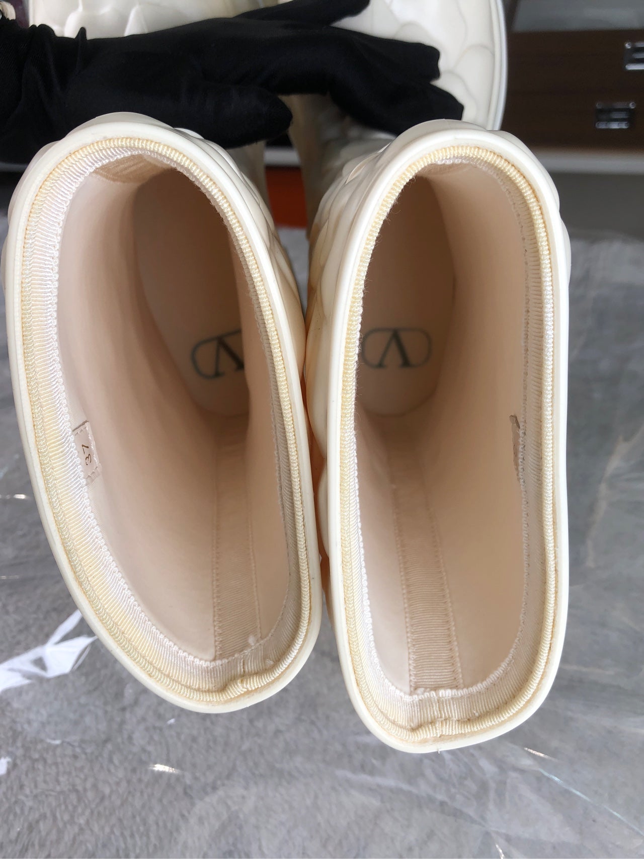 Valentino White