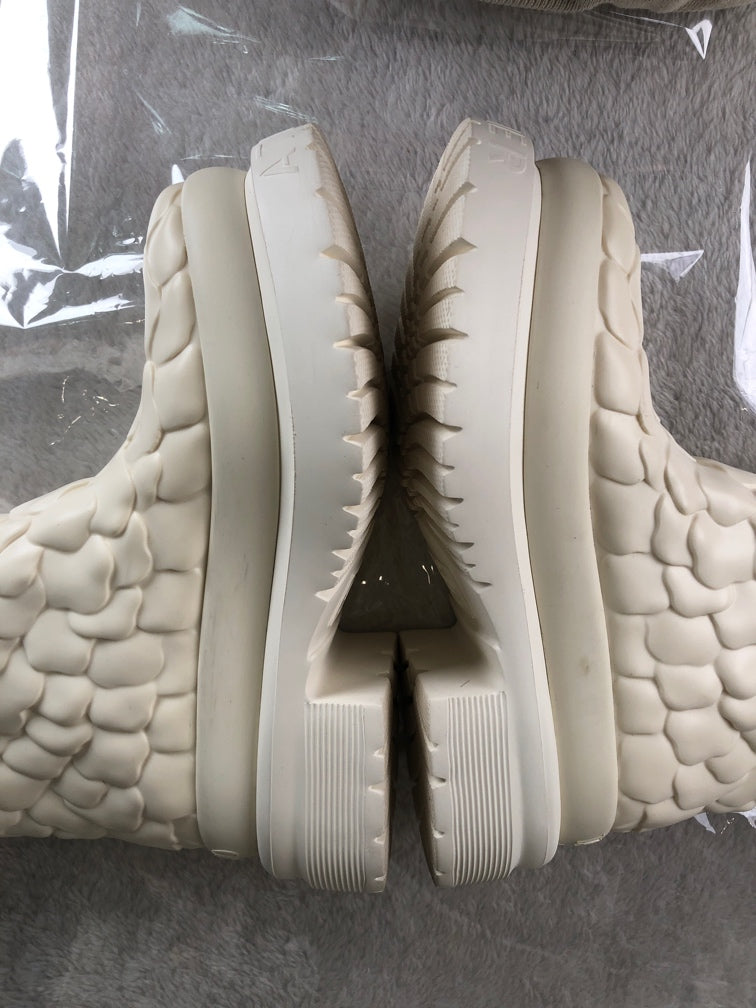 Valentino White