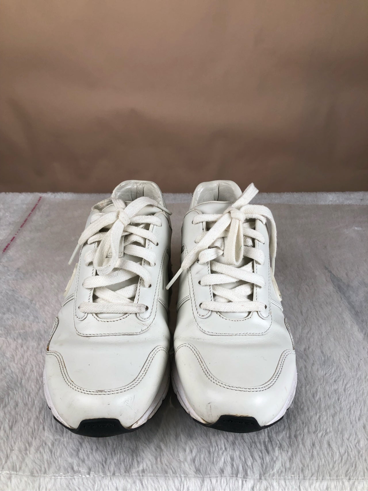 Gucci White Athletic sneakers