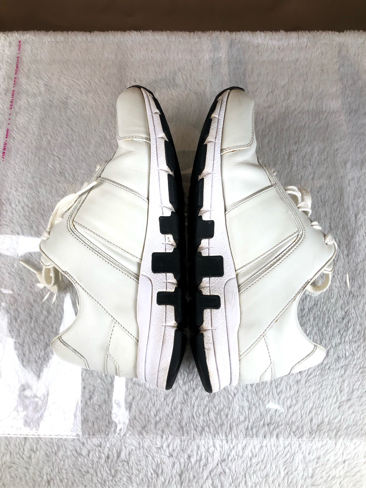 Gucci White Athletic sneakers