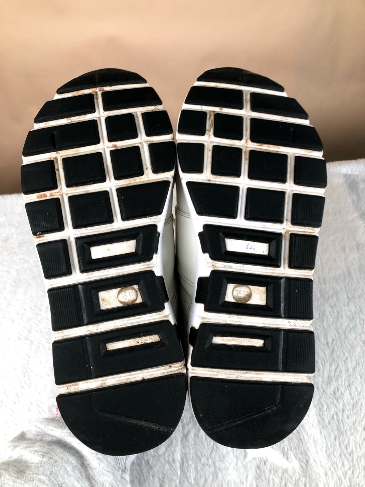Gucci White Athletic sneakers