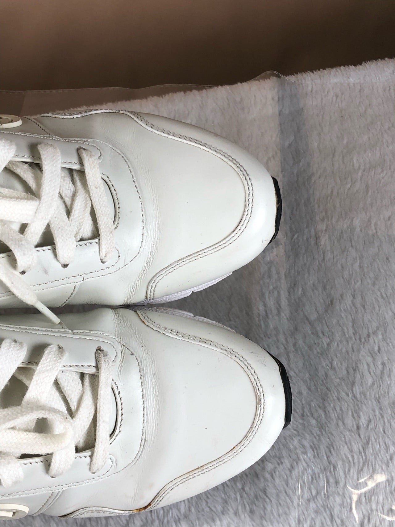 Gucci White Athletic sneakers