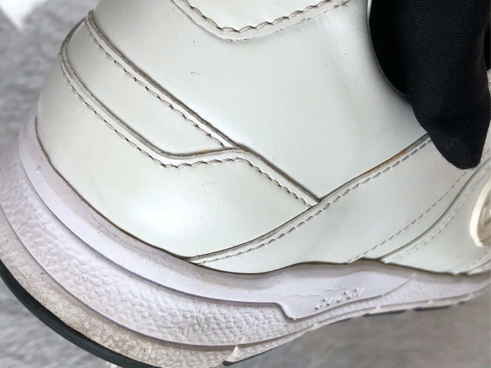 Gucci White Athletic sneakers
