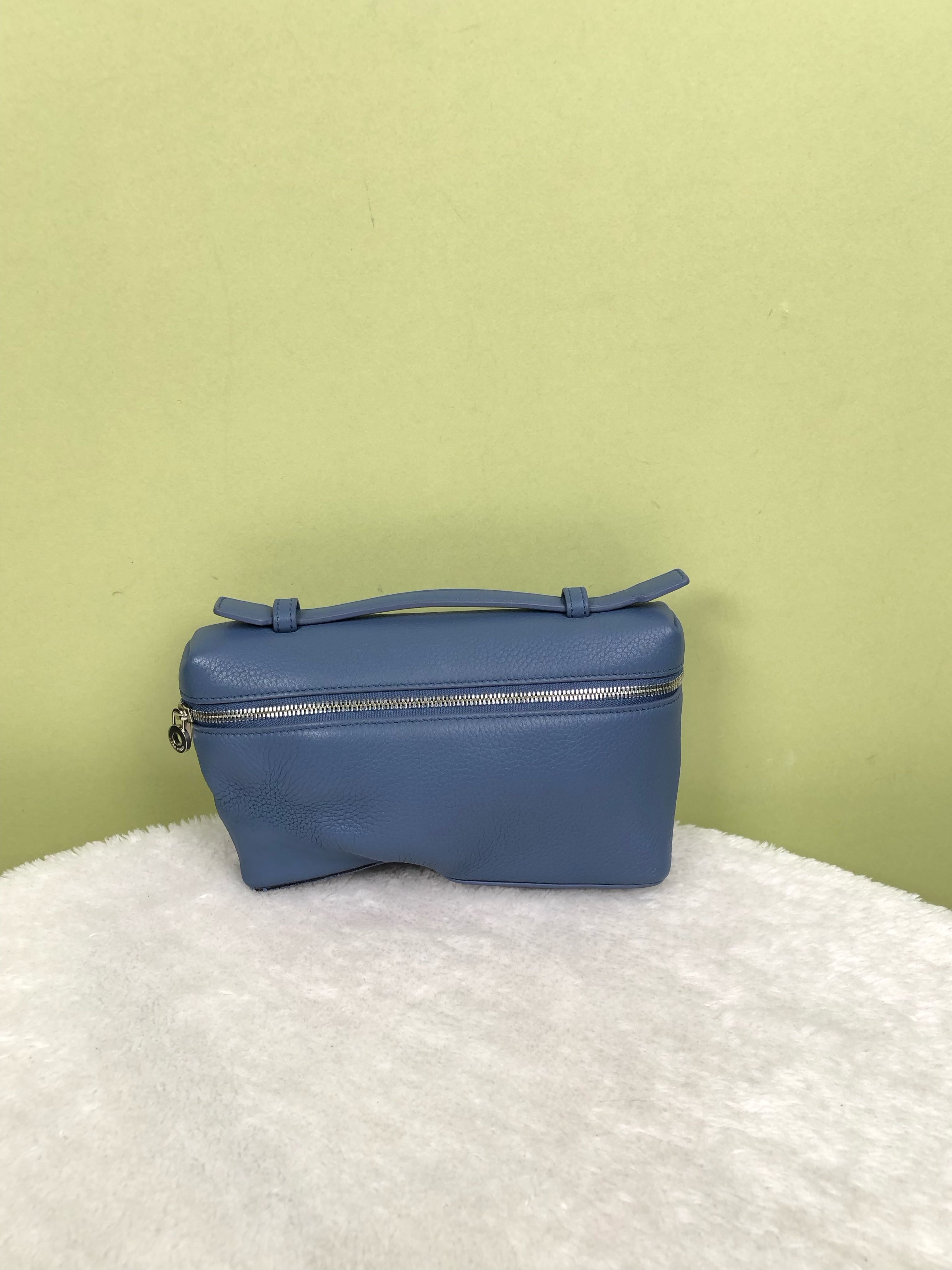空白 Blue Crossbody
