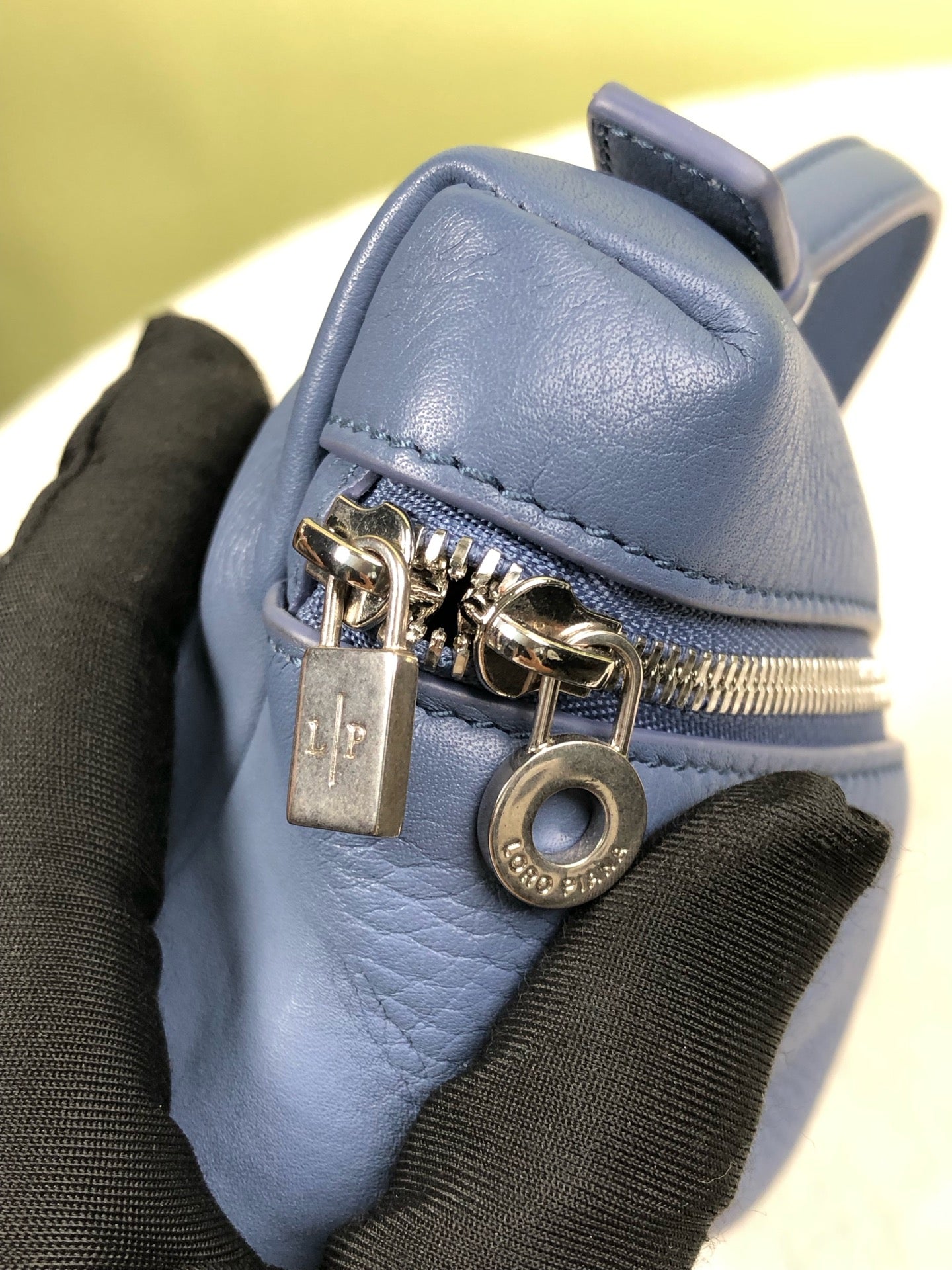 空白 Blue Crossbody