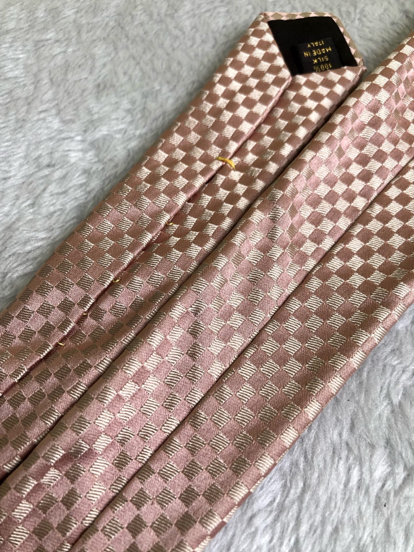 Louis Vuitton Pink Necktie