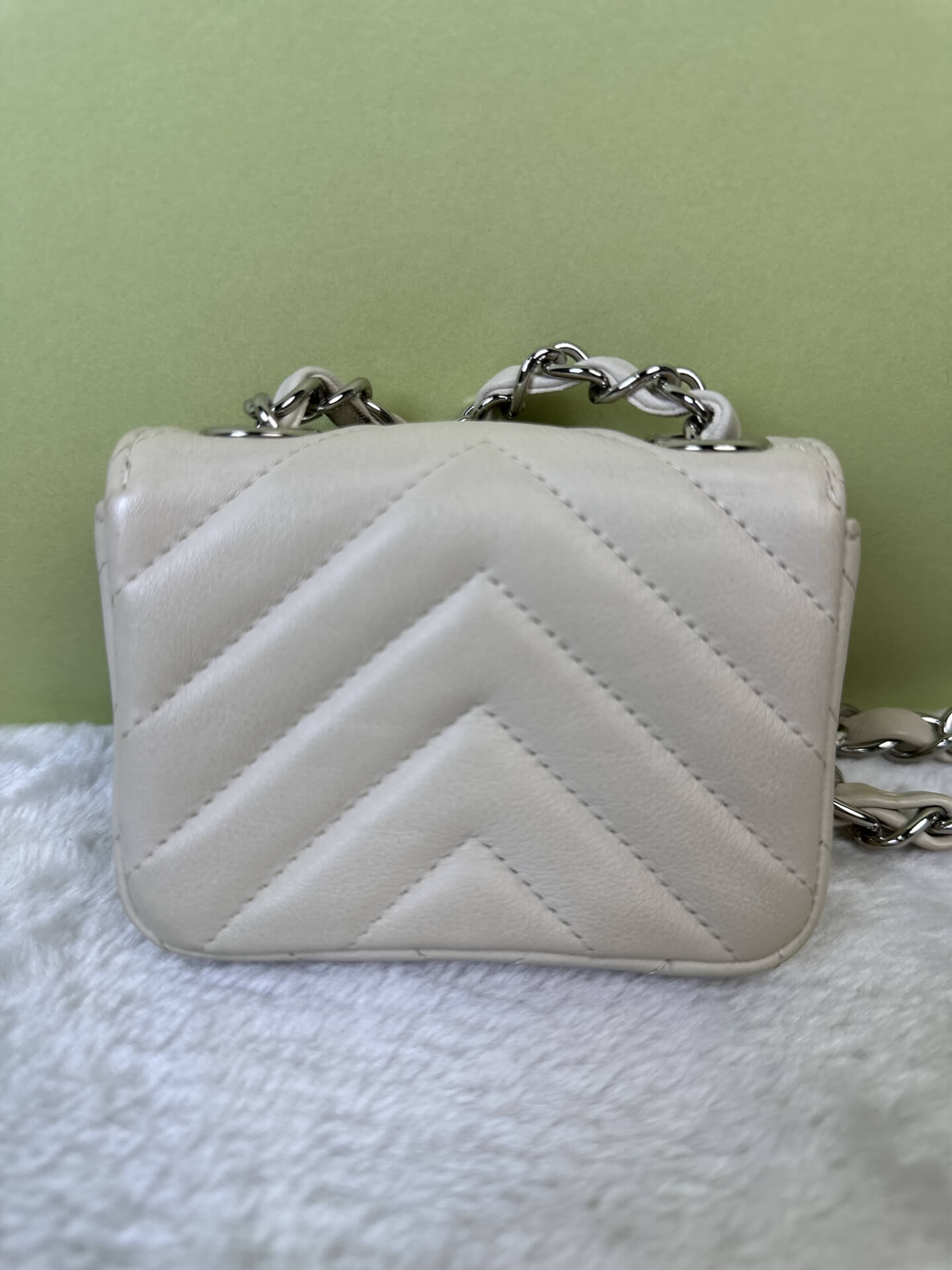 Chanel 22C Collection Silver Calfskin Card Holder with Chain