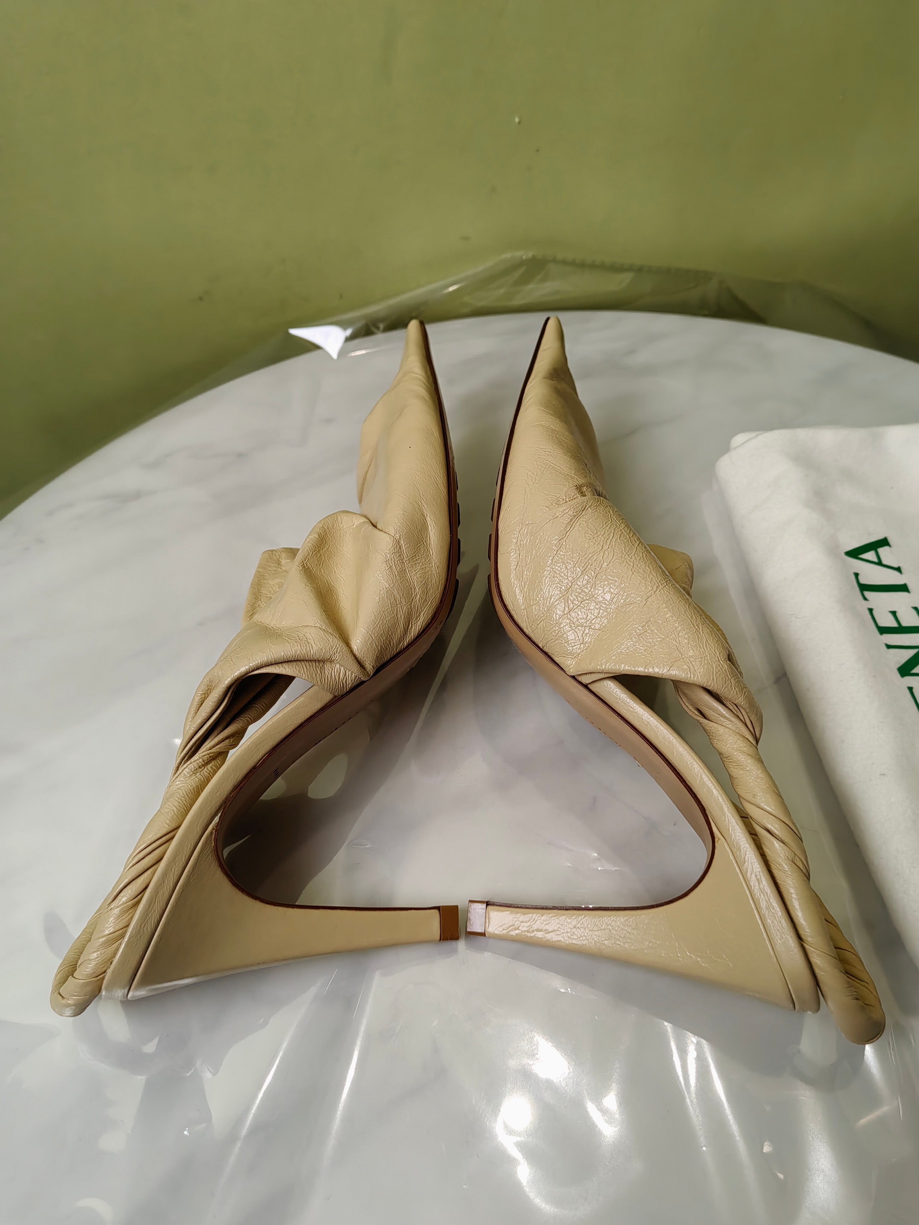 Bottega Veneta Beige