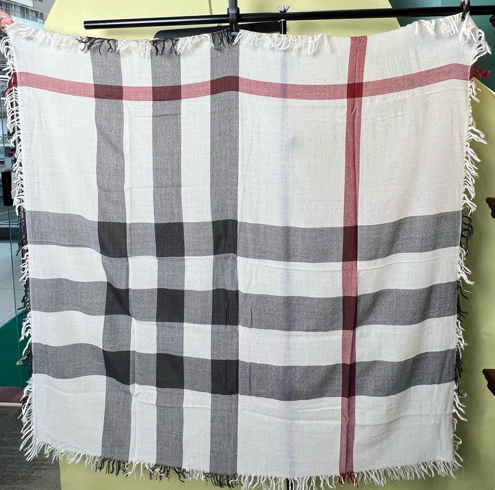 Burberry Cape / Stole