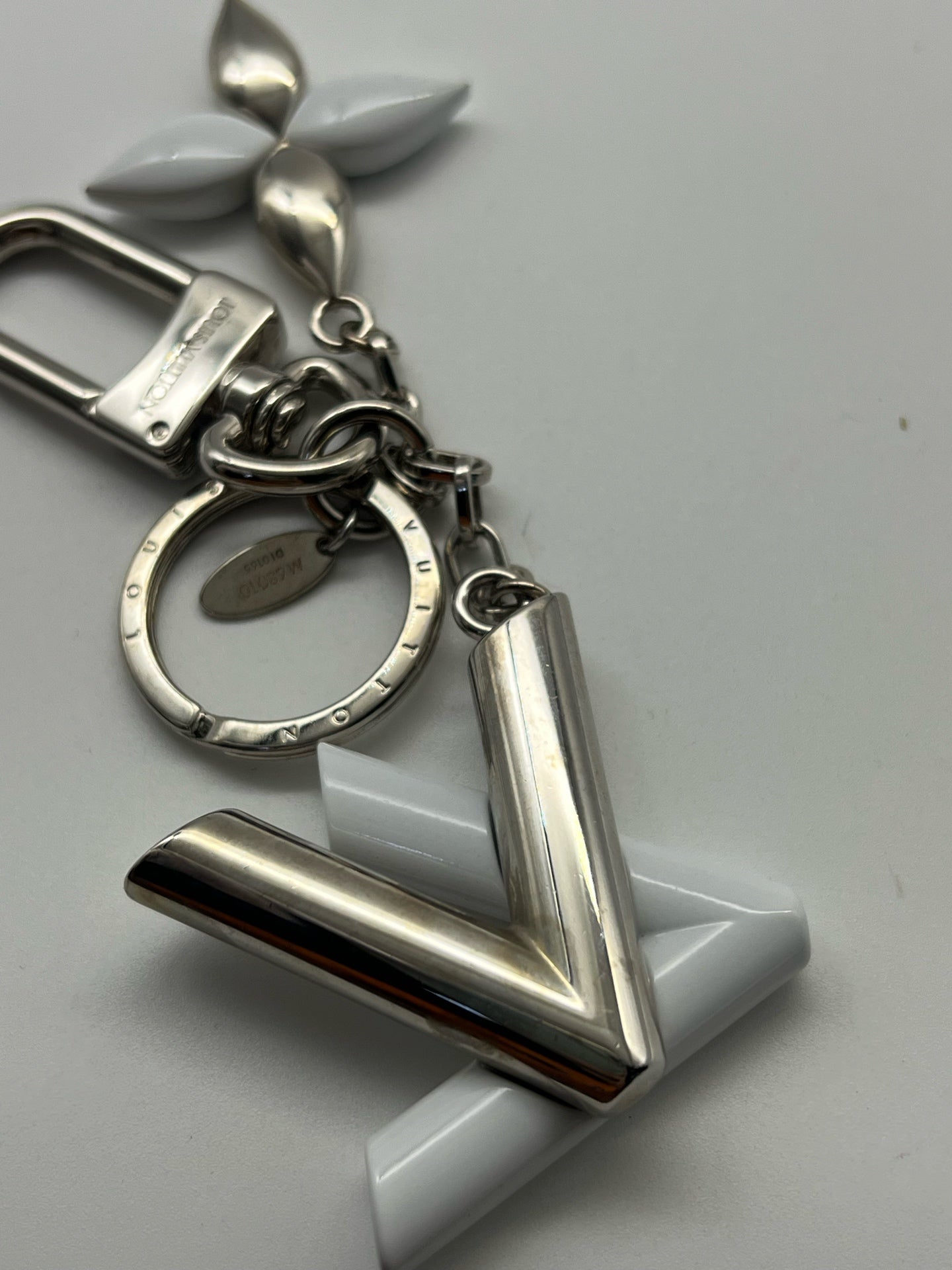 Louis Vuitton White Key ring/Key holder