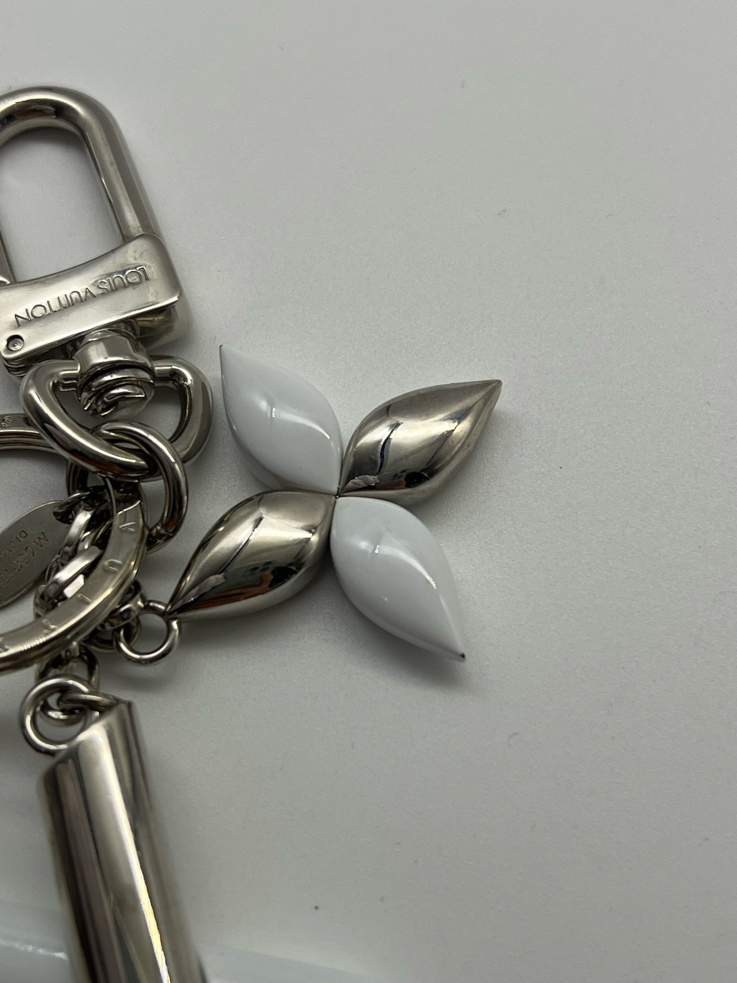 Louis Vuitton White Key ring/Key holder