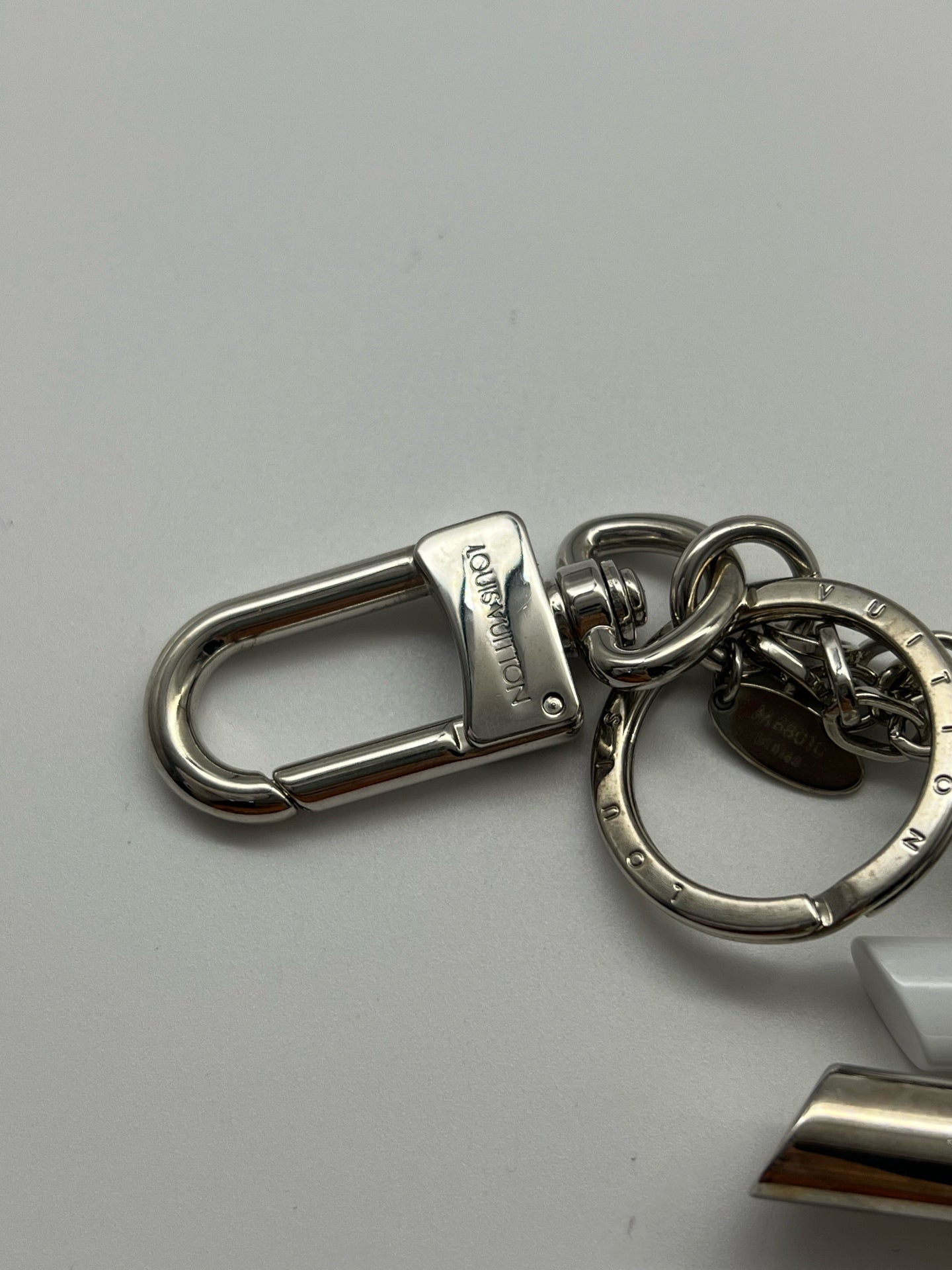 Louis Vuitton White Key ring/Key holder