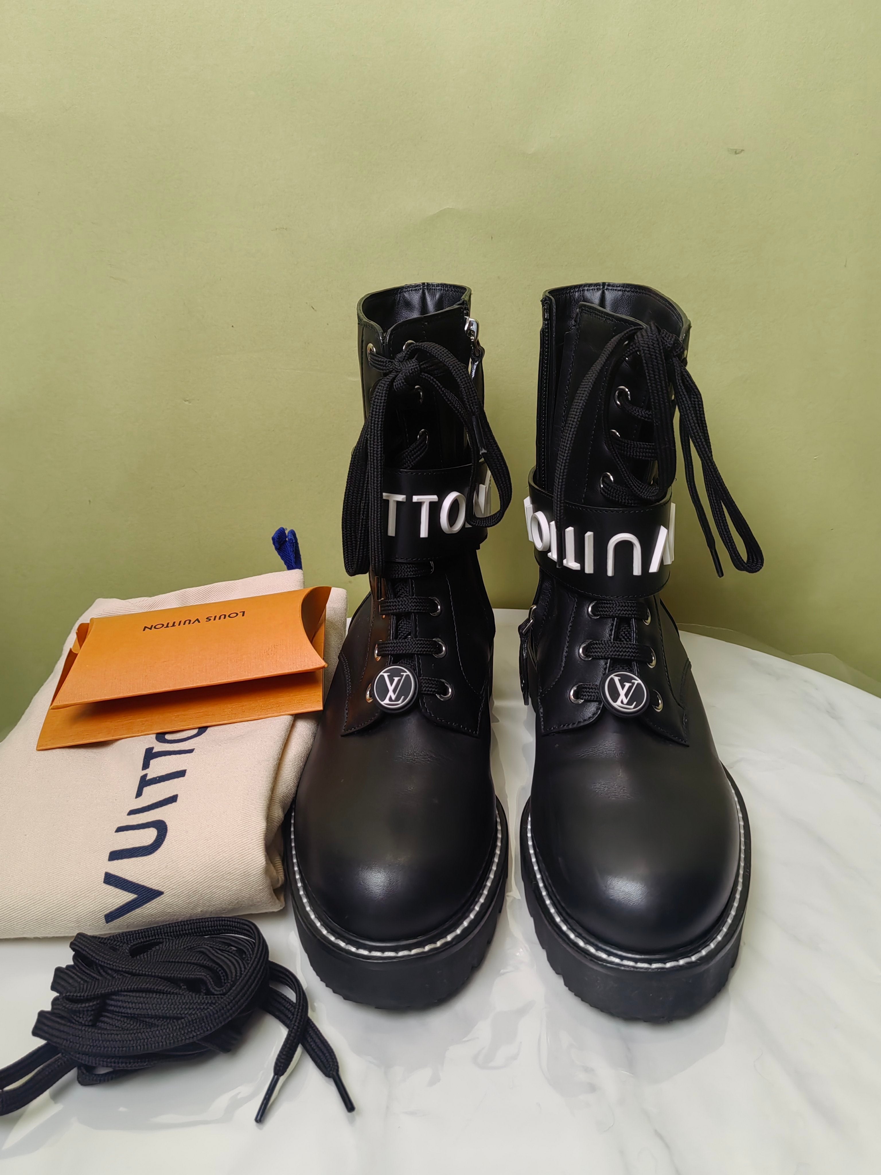 Louis Vuitton Black Lita boots
