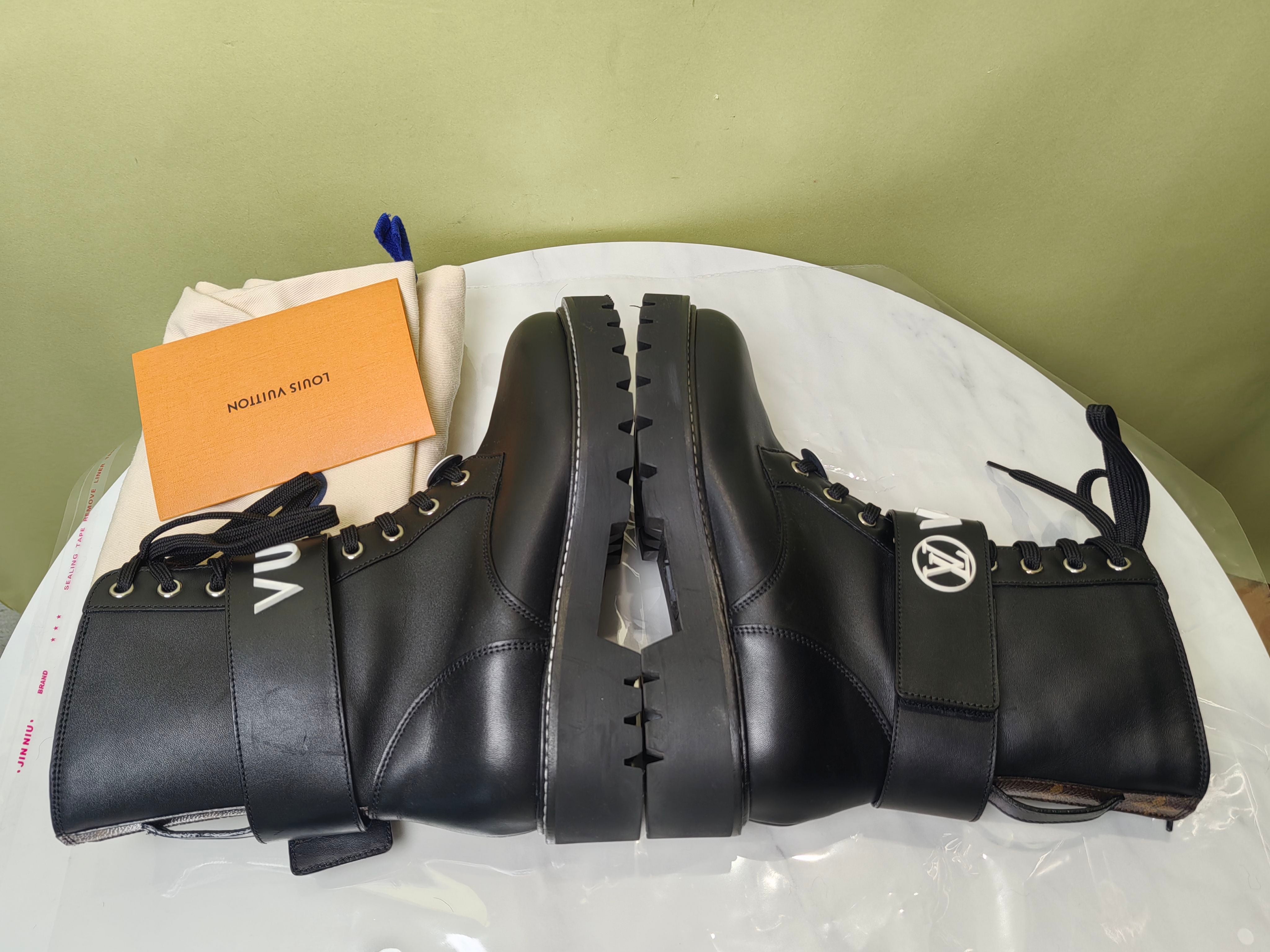 Louis Vuitton Black Lita boots