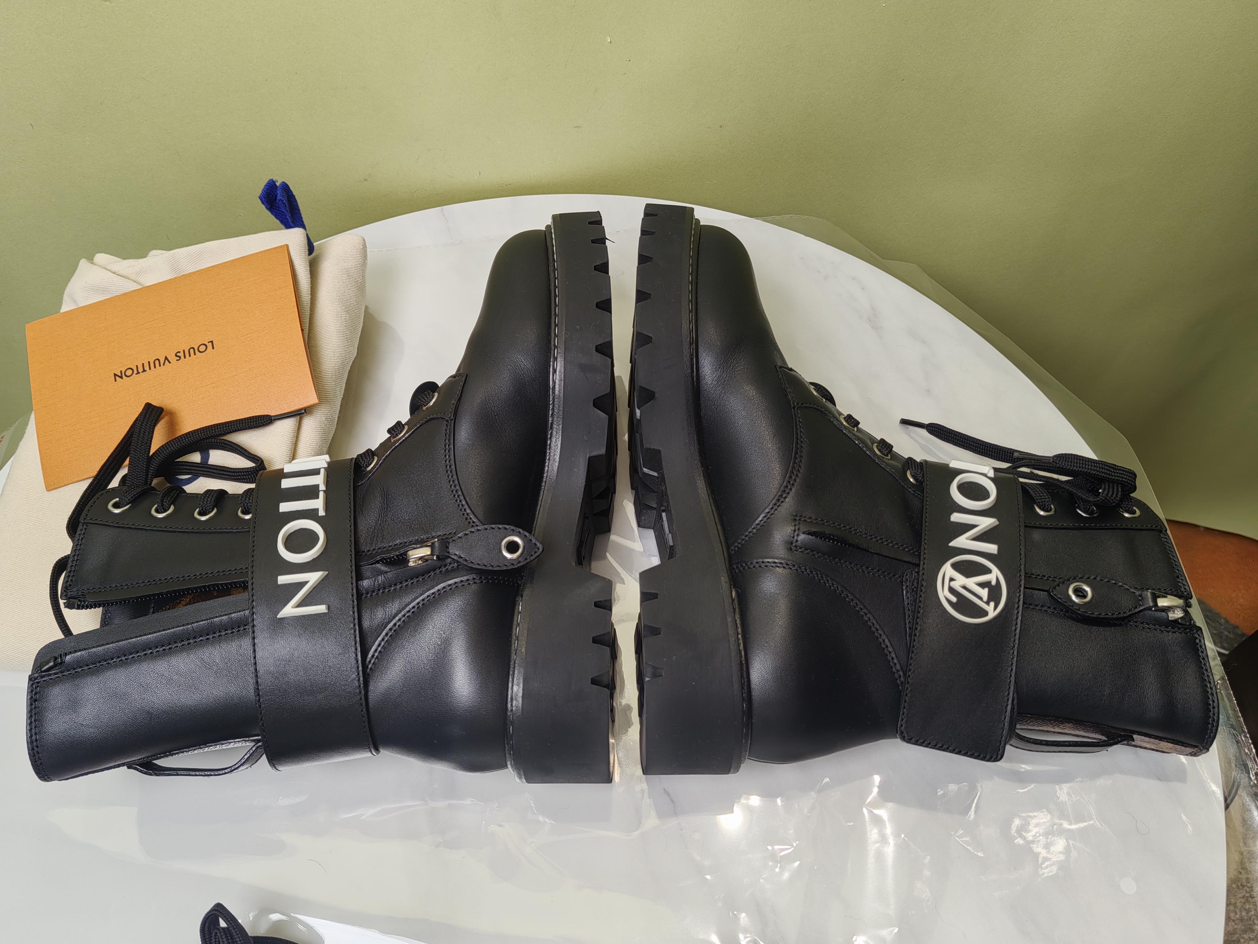 Louis Vuitton Black Lita boots