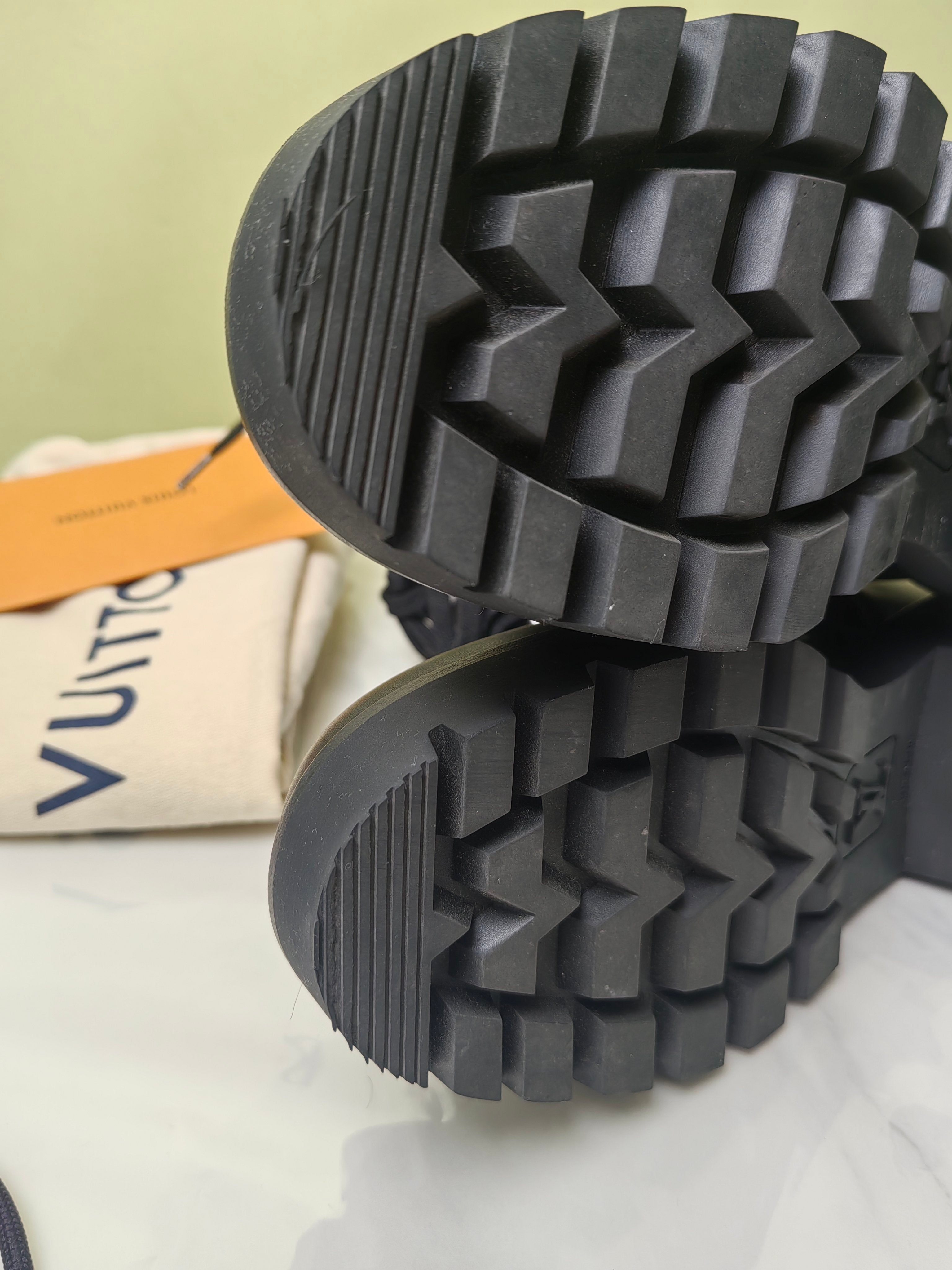 Louis Vuitton Black Lita boots