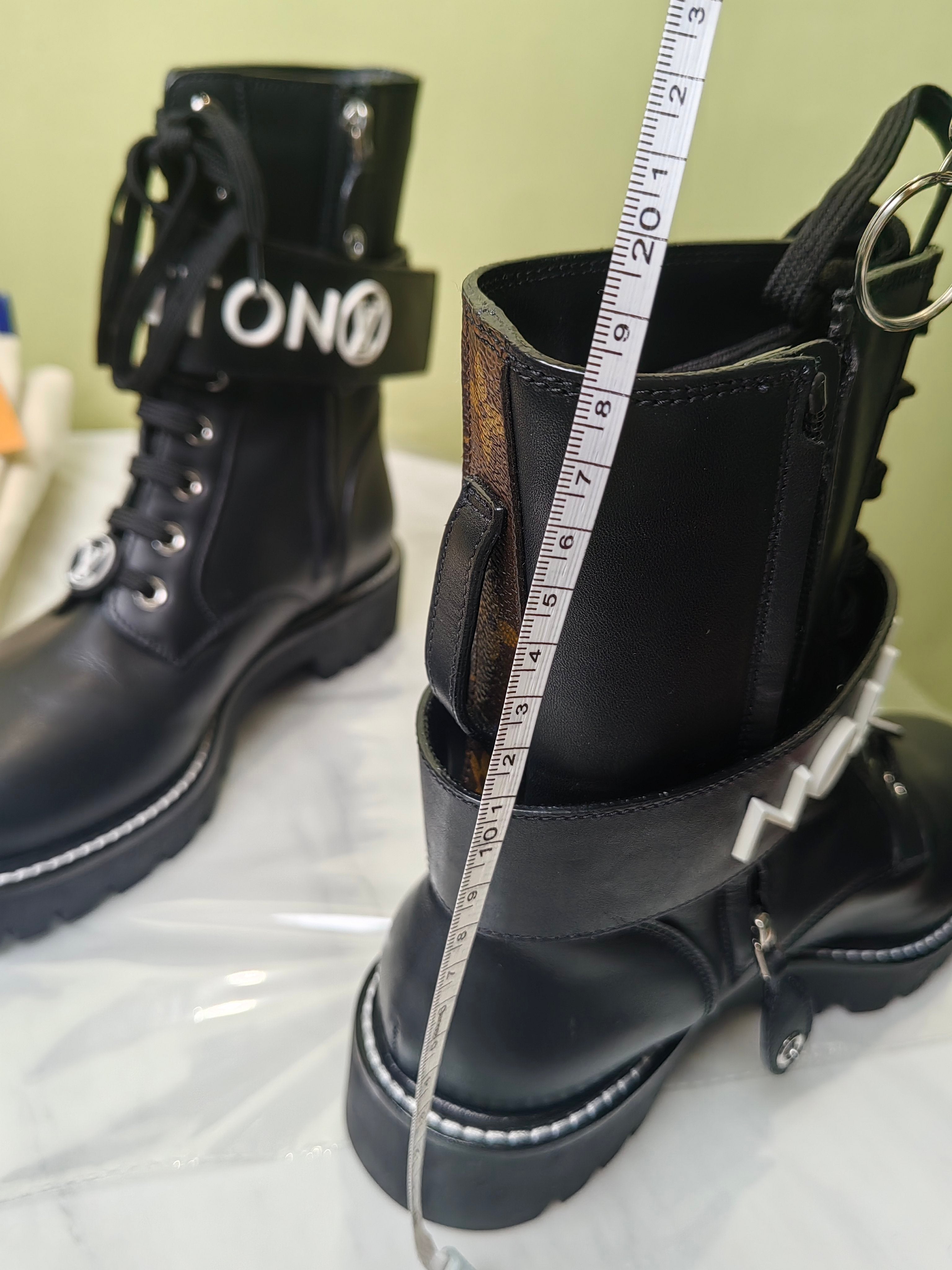 Louis Vuitton Black Lita boots